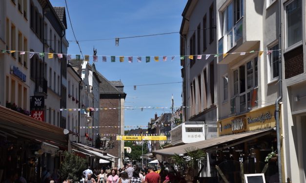 Fähnchenketten und Flaggen für die&nbsp;Tour