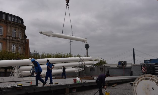 Riesenradaufbau hat begonnen