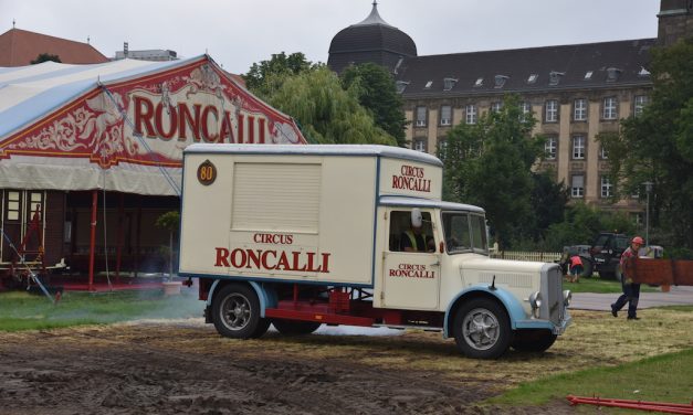 Ein Circus verlässt die&nbsp;Stadt