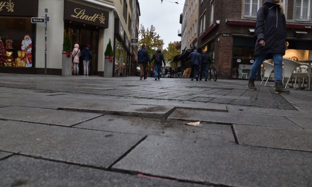 Wieder riesige Stolperfalle auf der Bergerstraße