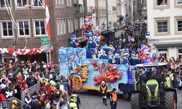 Düsseldorfer Rosenmontagszug startet erst um 13:30&nbsp;Uhr