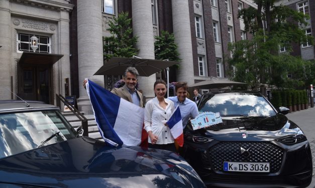 „18. Tour de Düsseldorf“: Frankreich auf vier Rädern!