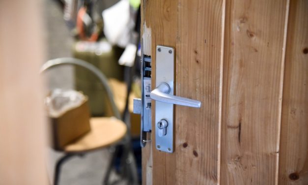 Marktstände auf dem Carlsplatz aufgebrochen