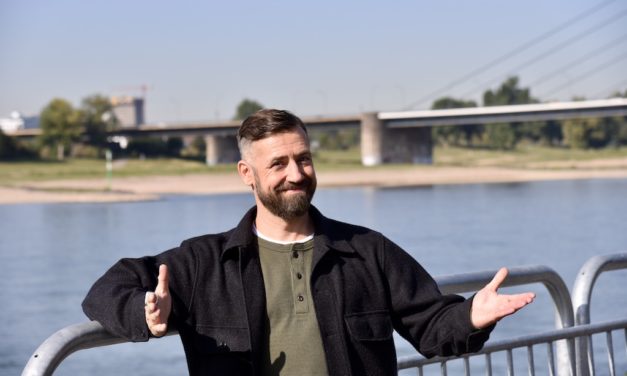 Bürger Lars Dietrich zum Interview am&nbsp;Rhein