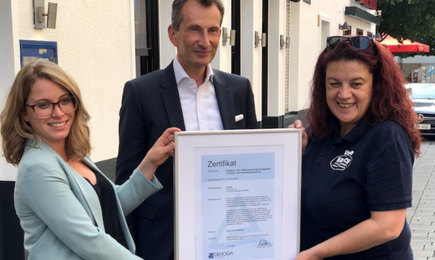 TÜV Rheinland zertifiziert Gaststätte Knoten nach neuem Standard für Hygiene und Infektionsschutz