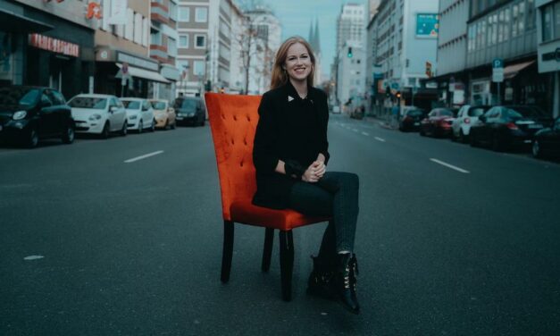 Sarah Bouwers bringt Künstler ins Gespräch