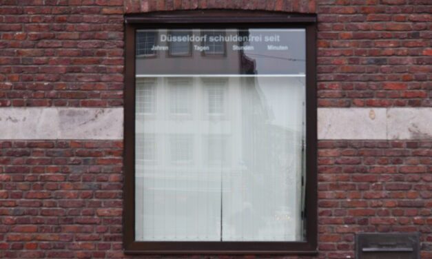 Schuldenfreiheitsuhr im Rathaus wurde heute um 9:30 Uhr angehalten