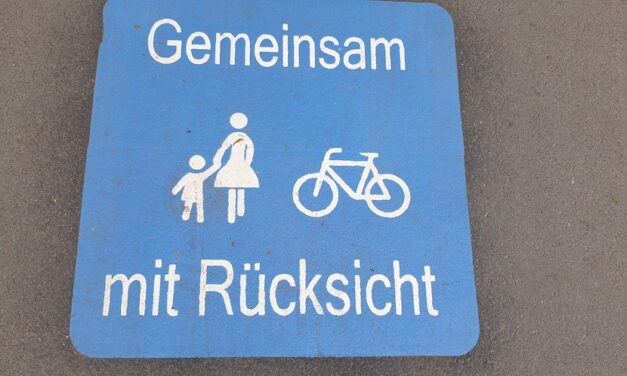 Radfahrer und Fußgänger: Gemeinsam mit Rücksicht unterwegs