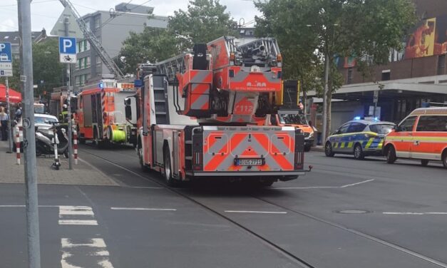 Brand in einem Wohn- und Geschäftshaus