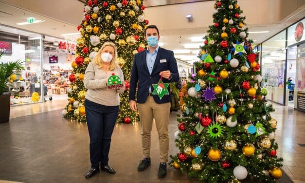 Besucher der Düsseldorf Arcaden können mit dem Wunschbaum Gutes tun für Kinder in&nbsp;Not