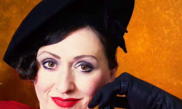 Evi Niessner singt&nbsp;Piaf