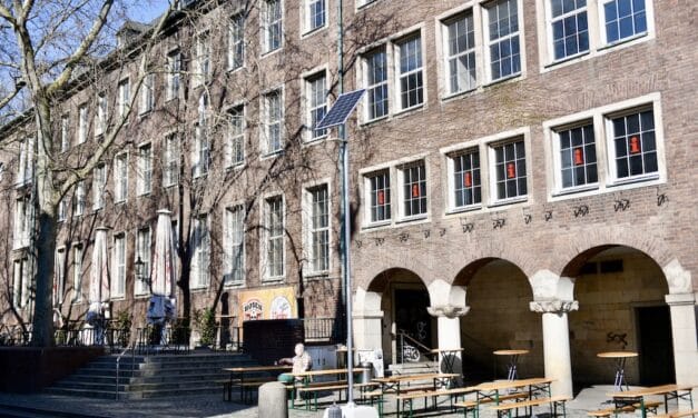 Solarleuchten auf der Marktstraße und am Uerige