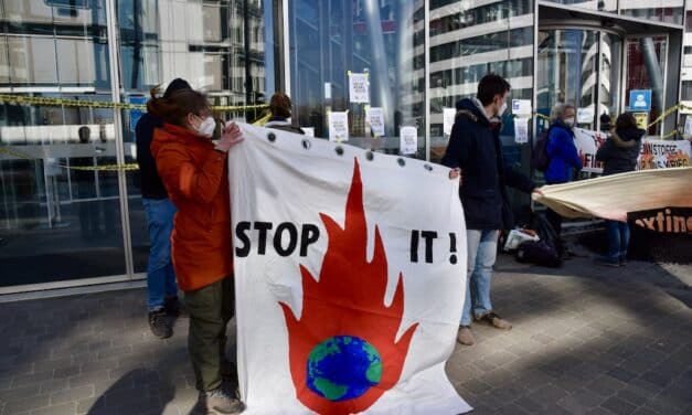 Extinction Rebellion benennt Sitz der Uniper-Zentrale in Düsseldorf um in “Putinplatz”