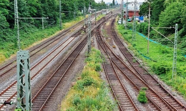 Unbekannte Täter durchtrennen Kabel entlang der Regionalbahntrasse