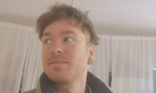 Der Grafiker Timon Osche stellt Karikaturen und Illustration aus.