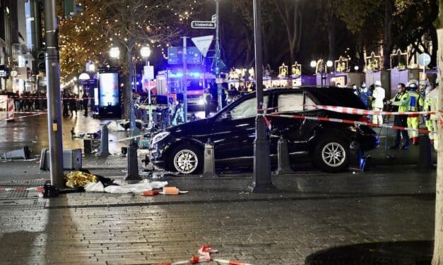 Schwerer Unfall auf der Kö — mehrere Verletzte