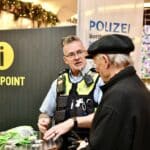 Düsseldorfer Polizei berät Senioren zum Schutz vor Trickbetrügern