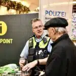 Düsseldorfer Polizei berät Senioren zum Schutz vor Trickbetrügern