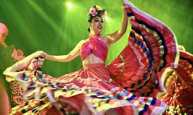 Farbenfroh, Wild und Leidenschaftlich die neue Show im Apollo