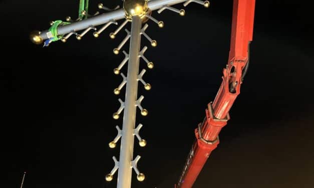 Das Kreuz auf der Maxkirche ist zurück