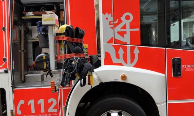 Wohnungsbrand in Flingern: Feuerwehr rettet Bewohnerin und&nbsp;Katze