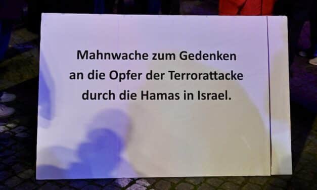 Mahnwache zur Erinnerung an die Opfer der Terrorattacke in Israel