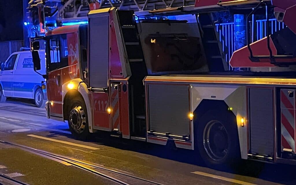 Kellerbrand in Wersten: Feuerwehr bringt Feuer schnell unter Kontrolle