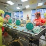 Düsseldorfer Feuerwehr transportiert Hantavirus-Kontaktperson von Kreuzfahrtschiff in die Uniklinik