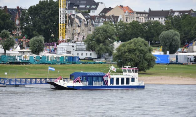 Unsichere Zukunft für die Kirmesfähre in Düsseldorf