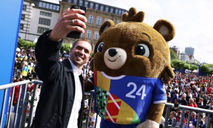 EURO-Turnierdirektor Philipp Lahm besucht die Fan-Zone in Düsseldorf