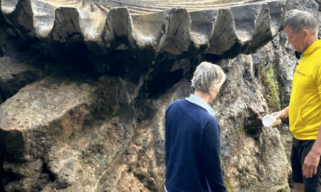 Wasser aus der Muschel am Kö-Graben fließt wieder – Ein Triumph der Gemeinschaft