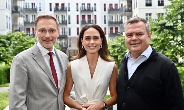 Christian Lindner checkt im The Wellem Hotel&nbsp;ein
