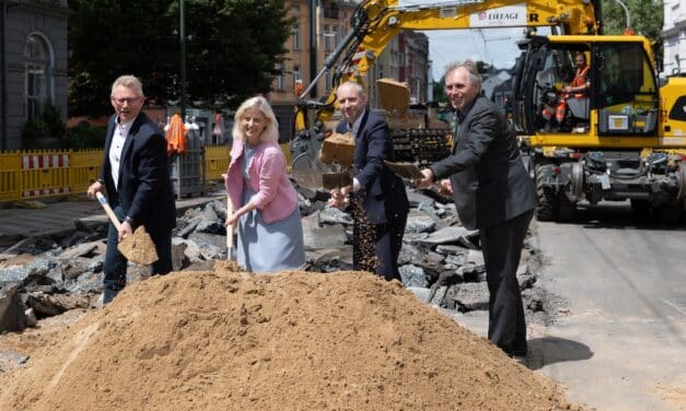 Spatenstich für den barrierefreien Ausbau der Haltestelle „Pöhlenweg“