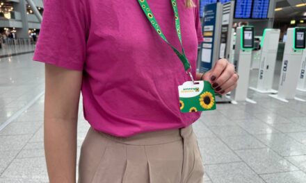 Düsseldorfer Flughafen führt Sunflower Lanyard ein: Mehr Unterstützung für Menschen mit unsichtbaren Beeinträchtigungen