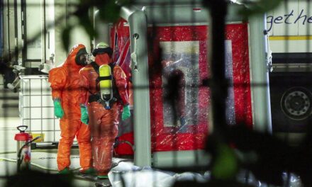 Gefahrguteinsatz in Düsseldorf: Feuerwehr im Großeinsatz