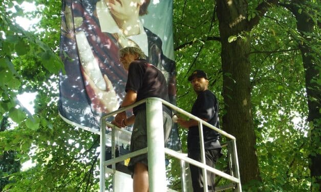 Golzheimer Friedhof: Vier neue „Schwebende Poster“ werden eingeweiht