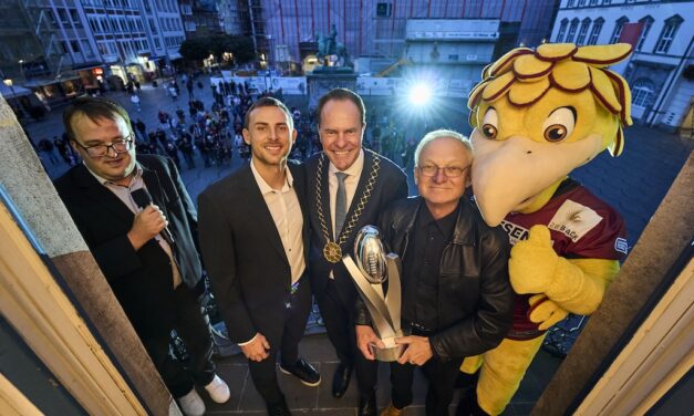 Touchdown für Titelverteidiger Rhein Fire im Düsseldorfer Rathaus