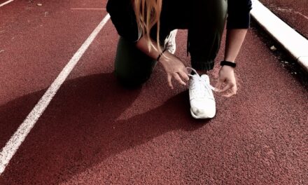 “Laufen unter Flutlicht” startet am 4. November auf fünf städtischen Sportanlagen