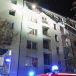 Die Feuerwehr Düsseldorf im nächtlichen Einsatz: Brand in Mehrfamilienhaus auf der Kirchfeldstraße