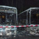 Feuerwehr Düsseldorf löscht zwei brennende Busse – keine Verletzten