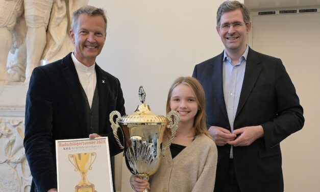 Gewinnerinnen und Gewinner des Gerresheimer Radschlägerturniers im Rathaus