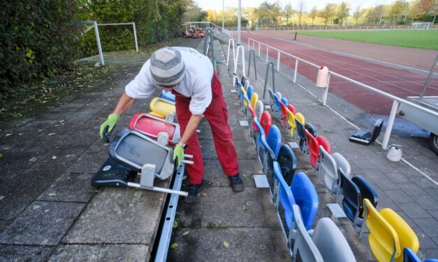 360 Sitzschalen der MERKUR SPIEL-ARENA für die Bezirkssportanlage Koblenzer Straße