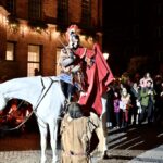 Traditioneller Martinszug mit Mantelteilung lockt zahlreiche Besucher in die Altstadt