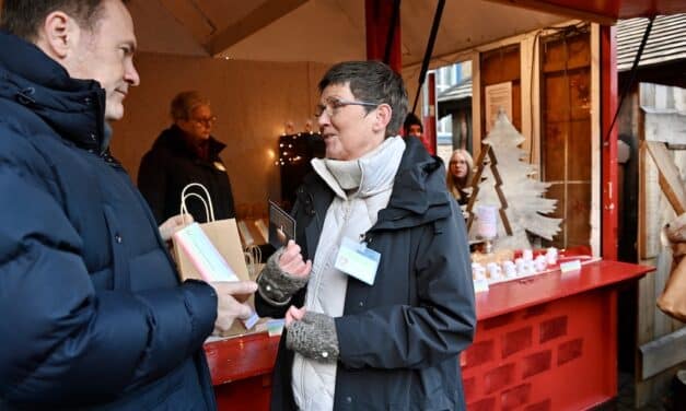 Eröffnung der Weihnachtshütte für das Ehrenamt in Düsseldorf