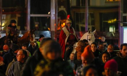 Lichtermeer in Derendorf: St. Martin begeistert Jung und Alt