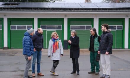 Neue Photovoltaikanlage auf Betriebshof des Friedhofs Stoffeln