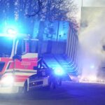 Brand im Papiercontainer vor Düsseldorfer Aldi-Filiale schnell gelöscht