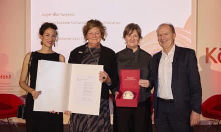 Mit KRASSER Superkraft für die Schwächsten: Claudia Seidensticker und KRASS e.V. mit Jugend-Kulturpreis 2024 ausgezeichnet