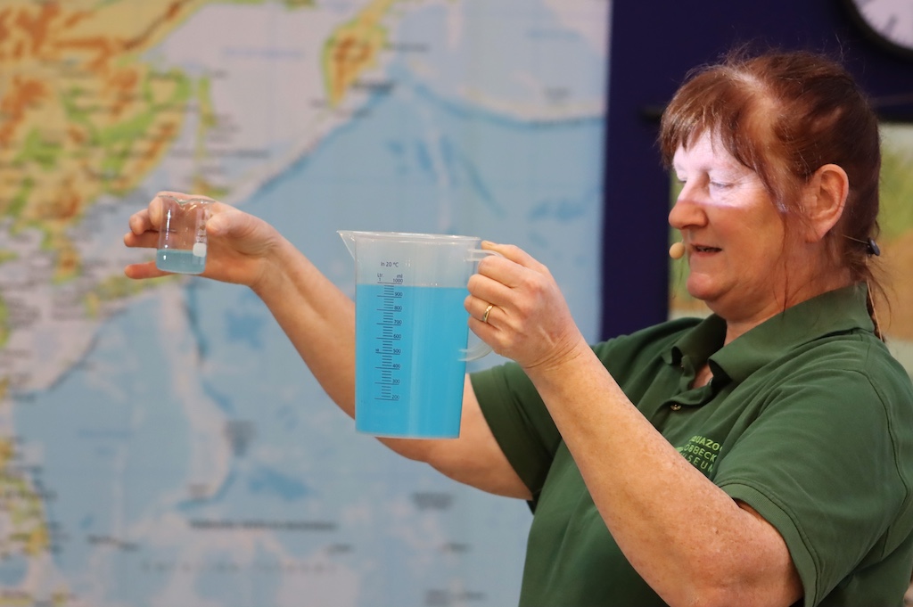 "Wieviel Süßwasser gibt es auf der Erde?" Diese und weitere Fragen wurden im "Maritimen Klassenzimmer" besprochen,(c)Aquazoo Löbbecke Museum