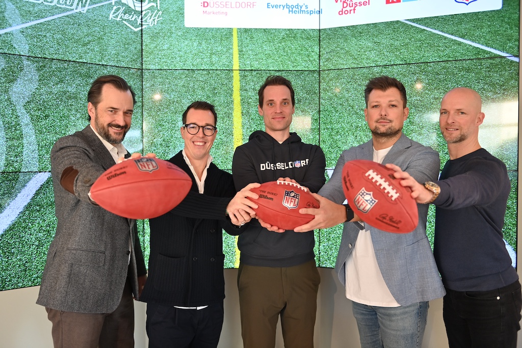 Foto v.l.n.r.: Thorben Meier (Geschäftsführer Düsseldorf Marketing), Jens Ihsen (Geschäftsführer Visit Düsseldorf ), Dr. Alexander Steinforth (Managing Director NFL Germany), Patrick Schneider (Geschäftsführer RheinRiff), Hendrik Blecher (Geschäftsführer RheinRiff) © Lokalbüro